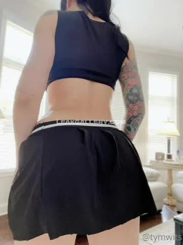 Tymwits Skirt Lift Tease OnlyFans Photo Leaked