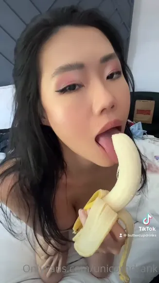 Unicorndrank Banana Lick Tease OnlyFans Video Leaked