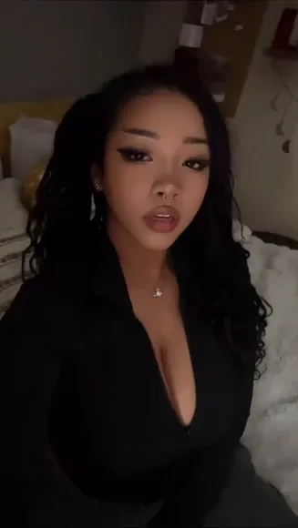 Uniquesora Deep V Bodysuit Tease OnlyFans Video Leaked