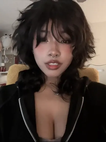 Uniquesora Deep V Hoodie Tease OnlyFans Video Leaked