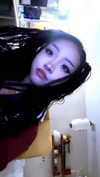 Uniquesora Close-Up Face Tease OnlyFans Video Leaked