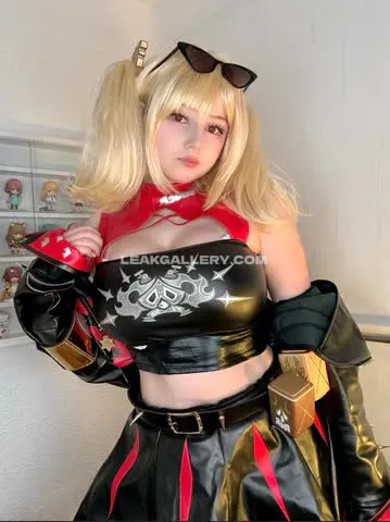Upminaa Leather Crop Top Tease OnlyFans Photo Leaked