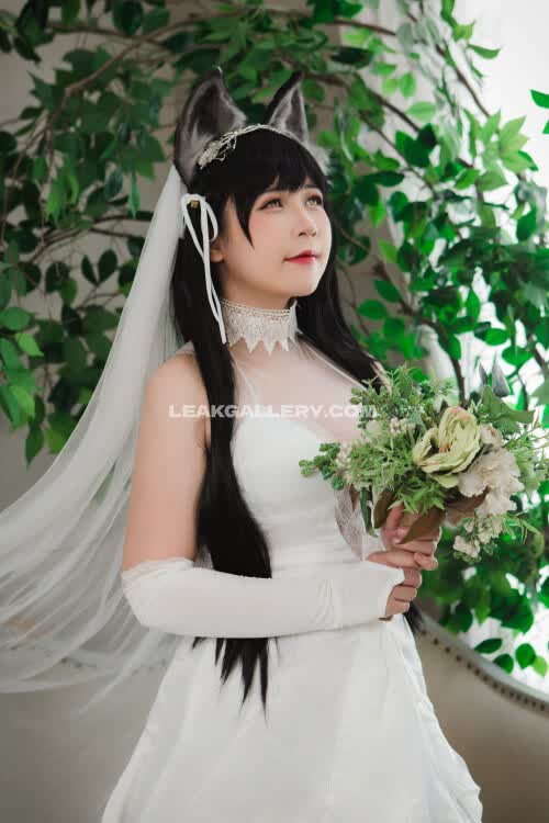 Uyuychan2907 White Wedding Dress Pose OnlyFans Photo Leaked