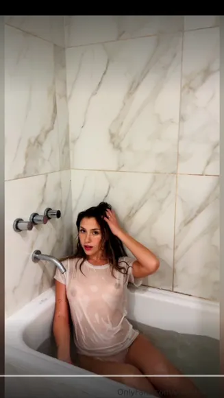 Valen Borelli Soaked See-Through Shirt Tease OnlyFans Video Leaked