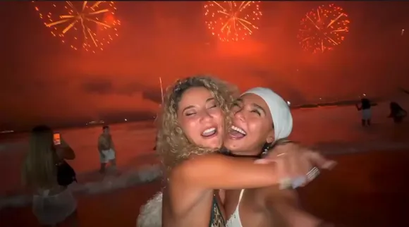 Vaea_brazier Beach Fireworks Kiss OnlyFans Video Leaked