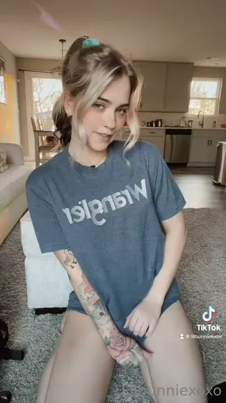 Valeriewhitebby Thighs Spread In T-Shirt OnlyFans Video Leaked