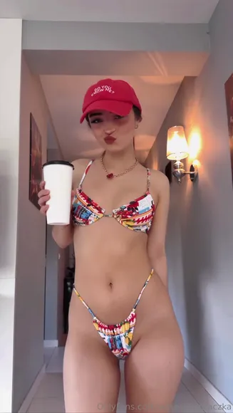 Vanessaszwaczka Thong Bikini Ass Shake OnlyFans Video Leaked