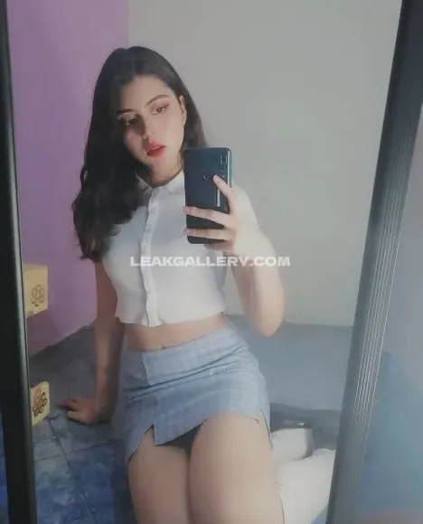 Vaniasse Short Skirt Leg Spread OnlyFans Photo Leaked