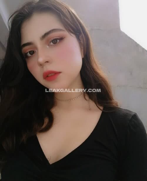 Vaniasse Black V-Neck Tease OnlyFans Photo Leaked