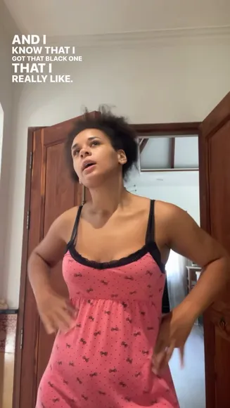Varsenex Pink Bow Dress Tease OnlyFans Video Leaked