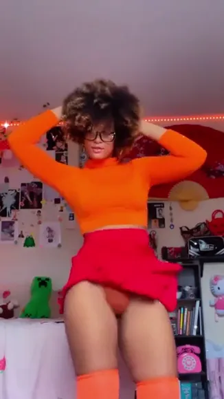 Varsenex Thong Under Red Skirt OnlyFans Video Leaked