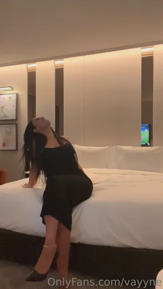 Vaynenz Black Dress Tease OnlyFans Video Leaked