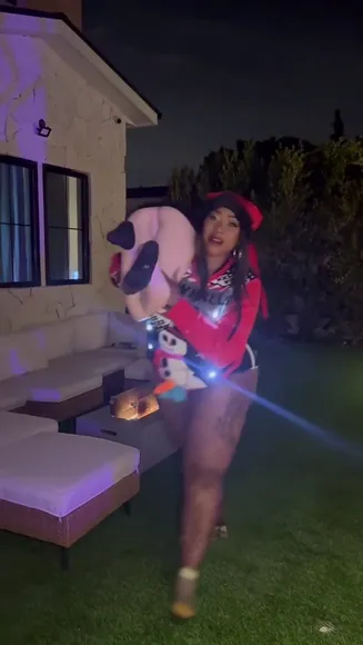 Victoria Bent Over Outdoor Tease OnlyFans Video Leaked