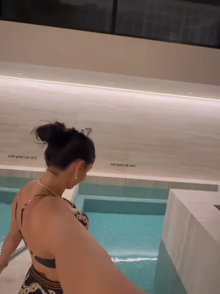 Violetadeemoves Bikini Poolside Pose OnlyFans Video Leaked