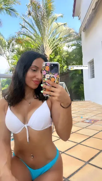 Violetadeemoves Bikini Selfie Pose OnlyFans Video Leaked