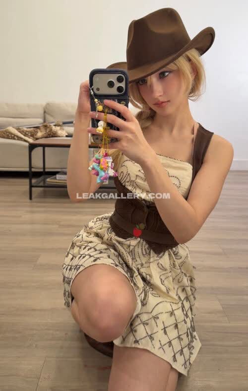 Jillynozomi / Whatthisworldiscomingto Exclusive Leaked Nude OnlyFans #14620126