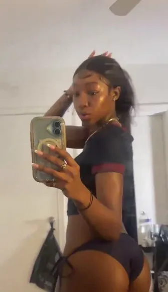 Whererulily Bare Midriff Mirror Selfie OnlyFans Video Leaked
