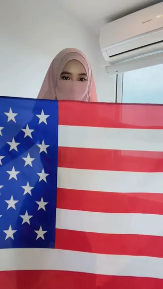 Who_is_this Pink Hijab Behind Flag OnlyFans Video Leaked