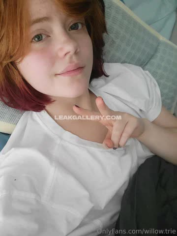 Willow White Tee Cleavage Pose OnlyFans Photo Leaked