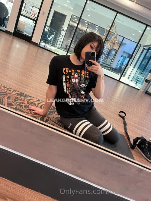 Womanwearingred Gym Outfit Mirror Selfie OnlyFans Photo Leaked