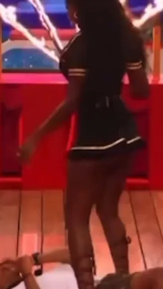 X__0lan Thigh-High Boots Strut OnlyFans Video Leaked
