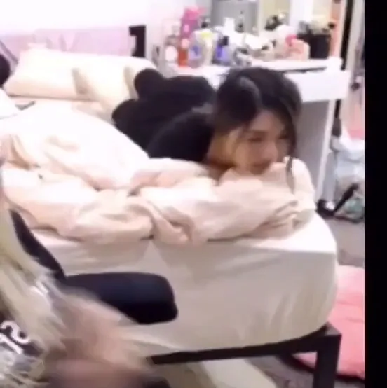 Xchocobars Bedside Tease Under Blanket OnlyFans Video Leaked