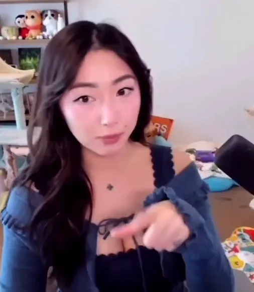 Xchocobars Off Shoulder Top Tease OnlyFans Video Leaked