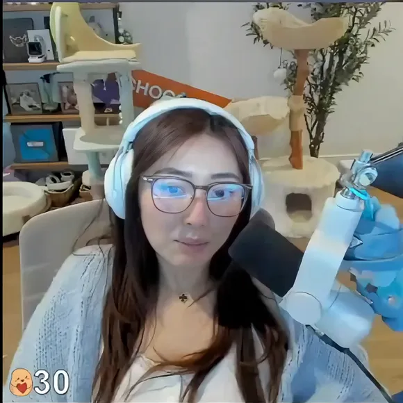 Xchocobars Glasses And Headphones Tease OnlyFans Video Leaked