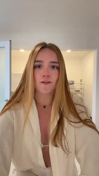 Ximena Unbuttoned Shirt Tease OnlyFans Video Leaked