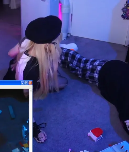 Xsaiiren Kneeling In Fishnets OnlyFans Video Leaked