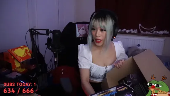 Xsaiiren White Top Unbuttoning OnlyFans Video Leaked