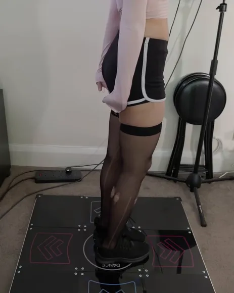 Xsaiiren Thigh High Stockings Tease OnlyFans Video Leaked