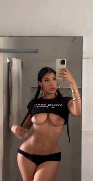 Xttionaffernan Topless Mirror Selfie OnlyFans Video Leaked