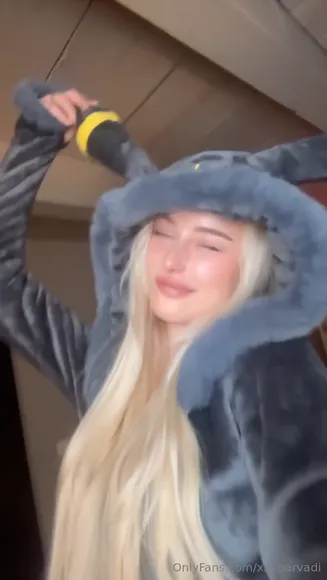 Xxxparvadi Furry Hoodie Tease OnlyFans Video Leaked