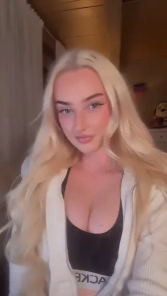 Xxxparvadi Deep V Neck Tease OnlyFans Video Leaked