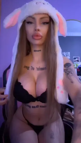 Yeahm8r Bunny Hat Tease OnlyFans Video Leaked