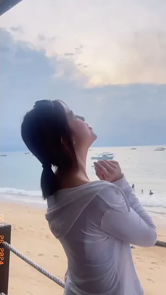 Yevenisodd Blue Checkered Bikini Top OnlyFans Video Leaked