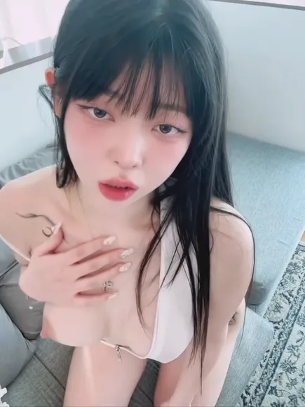 You_s2_diii Bare Tits Tease OnlyFans Video Leaked