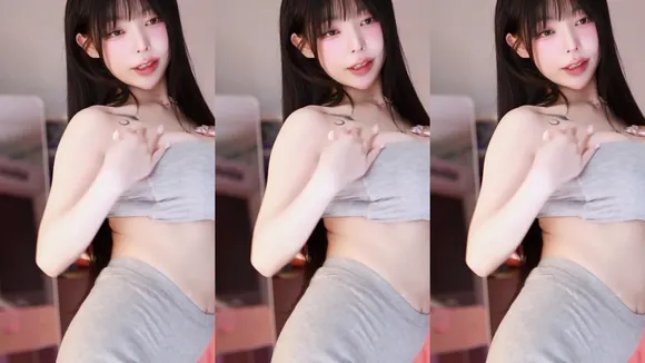 You_s2_diii Gray Crop Top Tease OnlyFans Video Leaked
