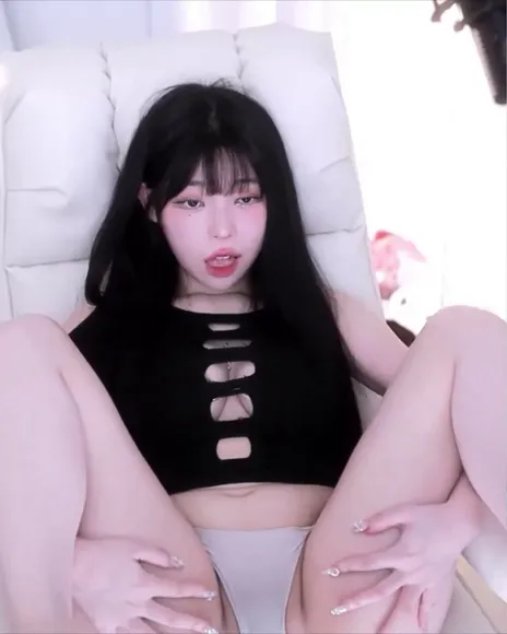 You_s2_diii Legs Spread Tease OnlyFans Video Leaked