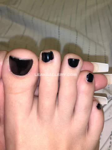 Youlovemads Black Painted Toes OnlyFans Photo Leaked