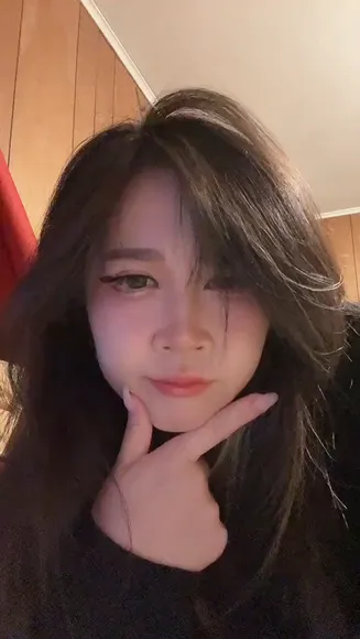 Yukitorisauce Hand On Chin Pose OnlyFans Video Leaked