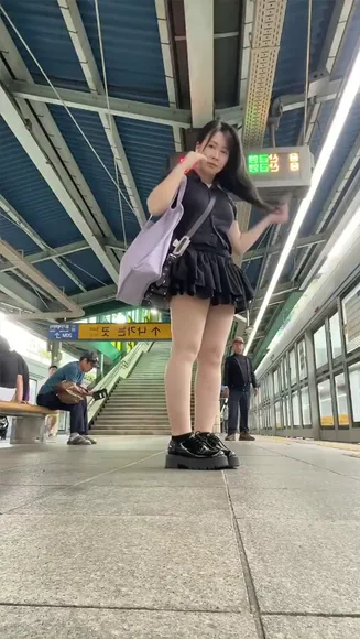Yukitorisauce Short Skirt Thighs Exposed OnlyFans Video Leaked
