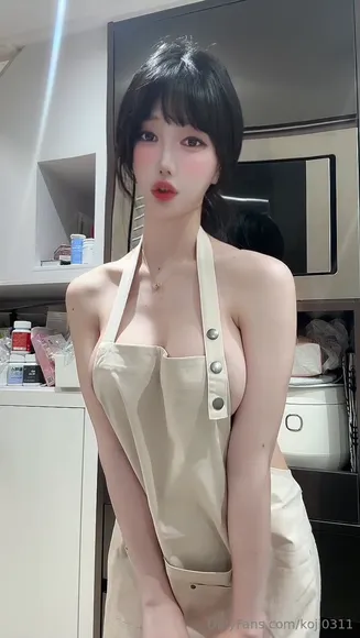 Yunjini Apron Strip Tease OnlyFans Video Leaked