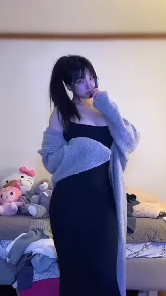 Yurasweb Black Dress Tease OnlyFans Video Leaked