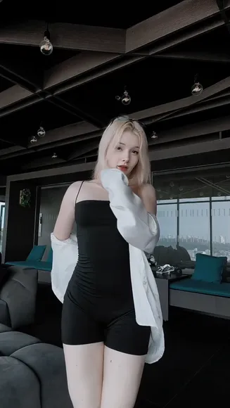Yuyumii_ Black Bodysuit Tease OnlyFans Video Leaked