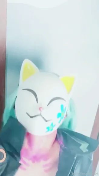 Yxielotte Cat Mask Tease OnlyFans Video Leaked