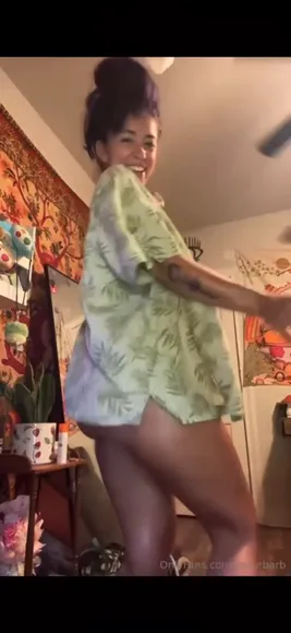 Zoe Ebarb Bare Ass Tease OnlyFans Video Leaked