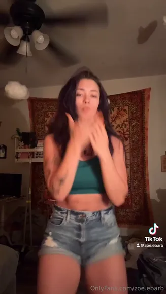 Zoe Ebarb Green Crop Top Tease OnlyFans Video Leaked
