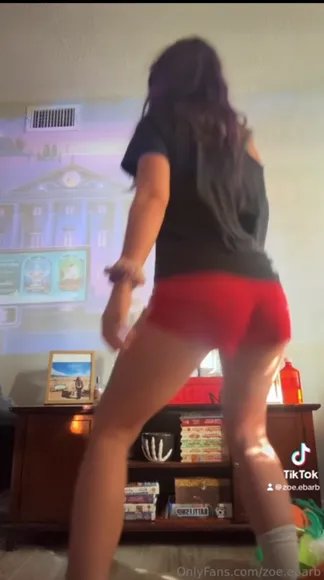 Zoe Ebarb Red Shorts Twerking OnlyFans Video Leaked